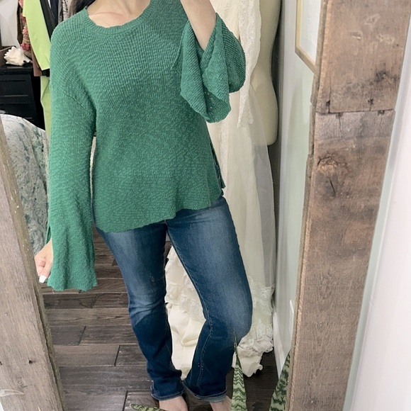 Cupcakes and Cashmere Green knit Sweater with Flared Sleeves size medium - Picture 2 of 6
